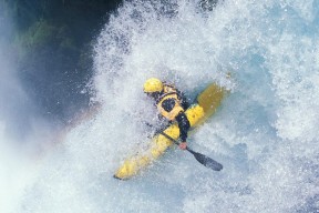 世界学生极限水上竞技：惊险项目提升赛事观赏性，青少年水上竞技