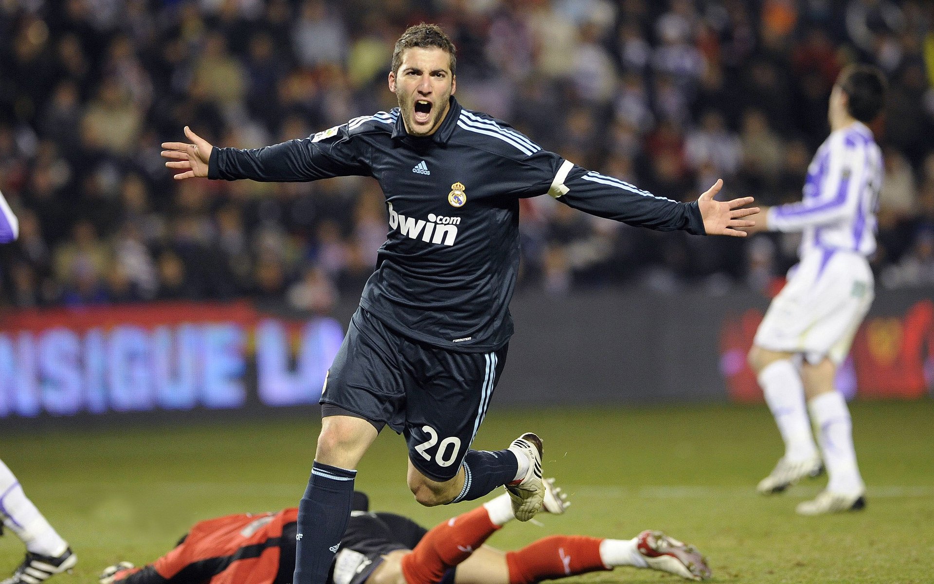 世界杯新周期:检讨“黄牌停赛规则”是否应延至更后阶段 减少明星缺席决赛遗憾